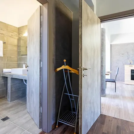 Aristos Garden דירה *