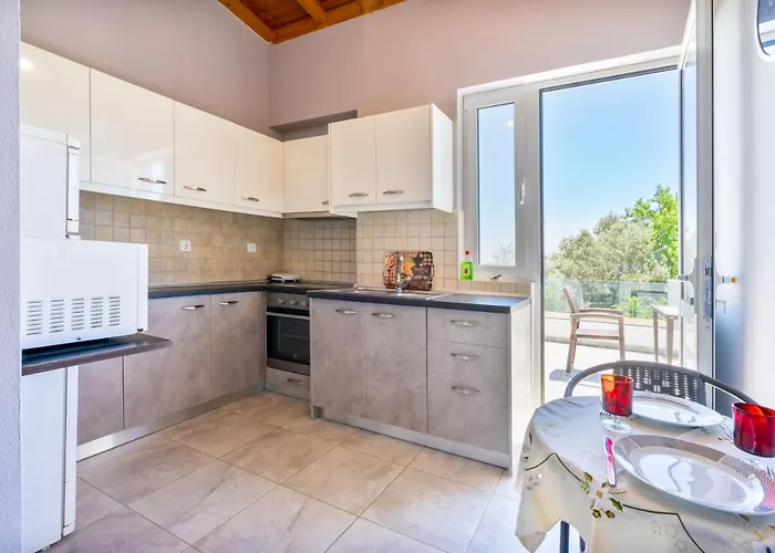 Aristos Garden Καλυθιές