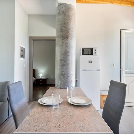 Aristos Garden Apartment *